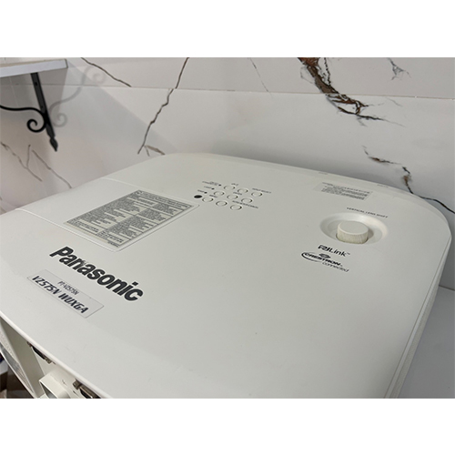 ویدئو پروژکتور پاناسونیک مدل Panasonic PT-VZ575N (استوک)